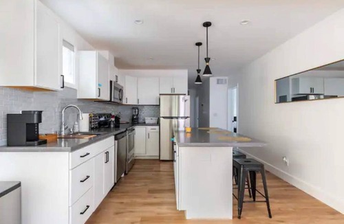Maxwell Park House | Chic 2-bedroom guesthouse with on-premise parking.