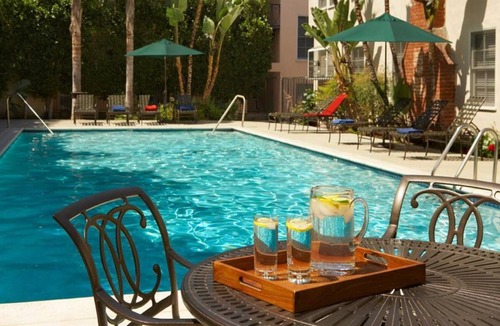 Sawtelle House | Chic 2-bedroom Residences with WiFi, AC in lovely Los Angeles