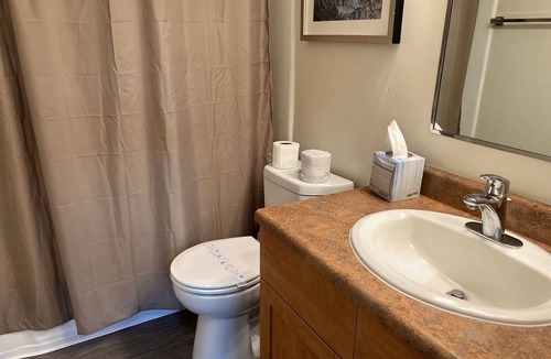 Sawtelle House | Chic 2-bedroom Residences with WiFi, AC in lovely Los Angeles