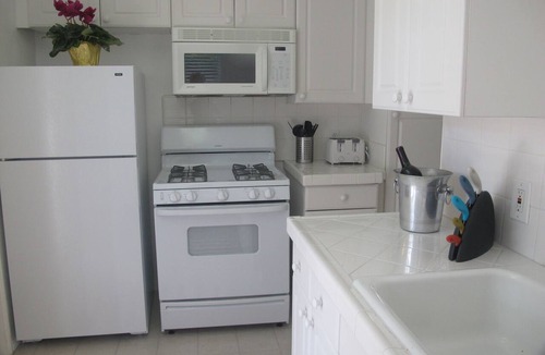 North Pacific Beach Apartment | Chic Beach Apartment.Steps to the sand.newly renovated