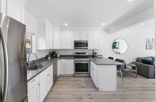 Mid City Apartment | Chic Central 1 BR Parking, Sofa Bed, Washer/Dryer