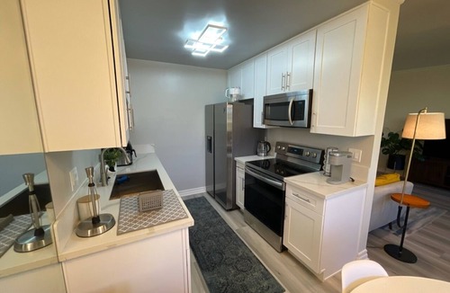 Westchester Condo | Chic LA Condo 10 min from Beach and SoFi