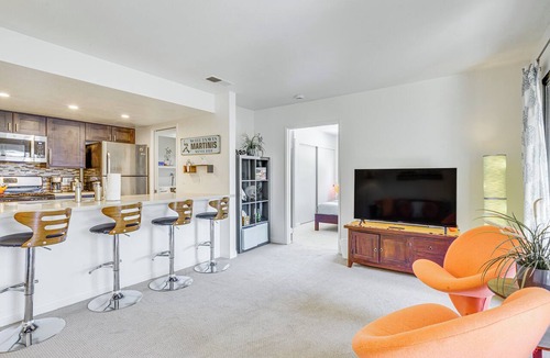 Palm Springs Condo | Chic Palm Springs Condo By the Riviera Hotel
