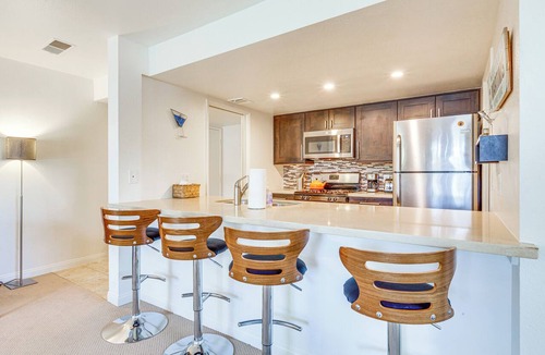 Palm Springs Condo | Chic Palm Springs Condo By the Riviera Hotel