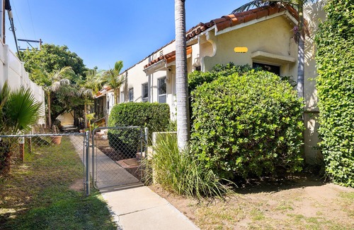 Northeast Apartment | Chic Santa Monica 1BR Cottage with Parking and Washer&Dryer