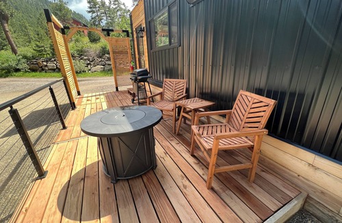 Drake House | Chipmunk Tiny Home at The Woolly Bugger Inn