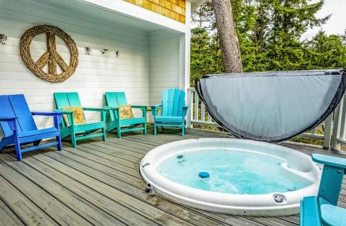 Manzanita House | Classic dog-friendly beach house with vast outdoor living hot tub & firepit