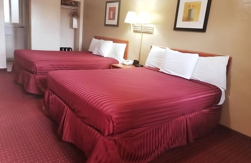 Williams House | Classic Route 66 Lodging with Free Breakfast & Parking, Bearizona Wildlife Park!