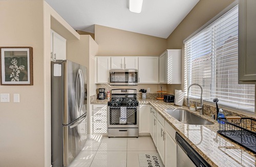 Enterprise House | Clean, Convenient & Comfortable Vegas House