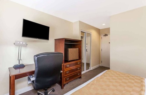 Historic Filipinotown Hotel | Clean, Cozy Room Near LA Landmarks: Perfect for a City Adventure