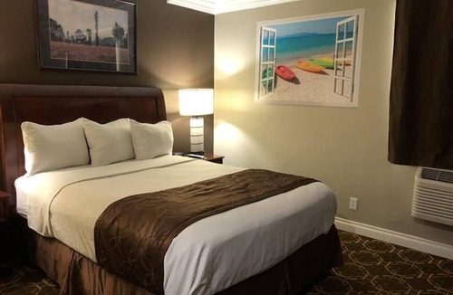 Historic Filipinotown Hotel | Clean, Cozy Room Near LA Landmarks: Perfect for a City Adventure