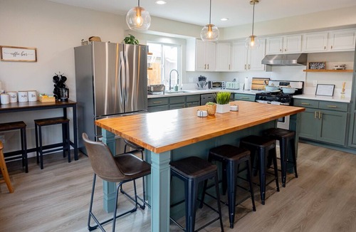 Placentia Bed & Breakfast | Close to Disneyland-5BD/3BA-King Bed-Disney+Hulu+