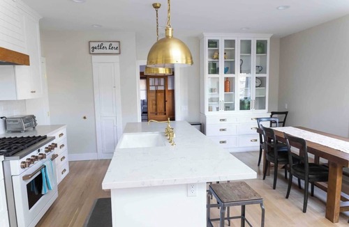 Townsite House | Close to the train, the beach and all the amazing downtown restaurants!