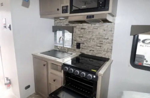 Phoenix Lake-Cedar Ridge House | Close to Yosemite-Stylish & Spacious Mammoth Host Camper