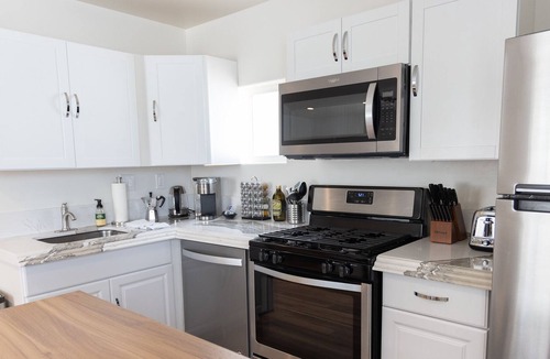 Clovis House | Clovis Cottage - Charming, *NEW* Clovis Home