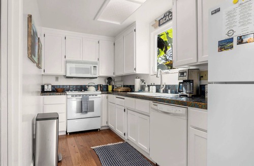 Eastside Santa Cruz House | Coastal Casa – Harbor Vibes + Close to the Beach!