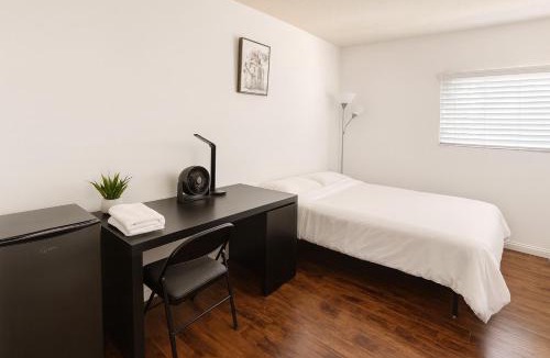 Mid-City House | Coastal Comfort Homestay in Santa Monica