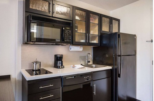 Santa Ana Hotel | Coastal Getaway in Santa Ana! 2 Relaxing Units, Full Kitchen, Pets Allowed!