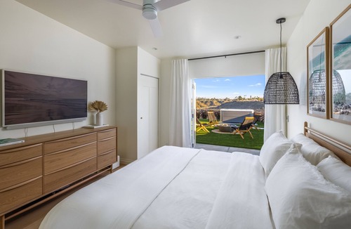 East Side Capistrano House | Coastal Modern- Amazing Views, 5 mins to the Beach and Downtown Oceanside