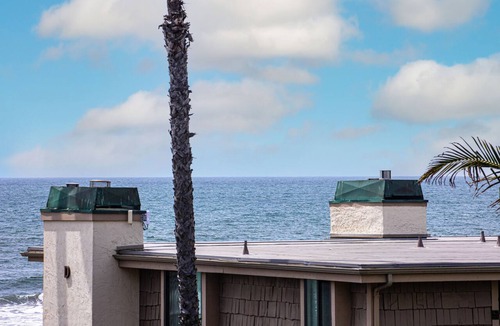 Townsite Condo | Coastal One-Bedroom Haven with Ocean Peeks and Serene Gardens