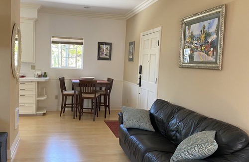 Carlsbad House | Coastal Studio Retreat! WALK TO SURF & SAND or 1 MIN DRIVE! GREAT LOCATION!