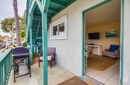 South Mission Beach Apartment | Cohasset Condo 1