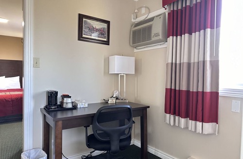 Balderson Hotel | Colonial House Motor Inn
