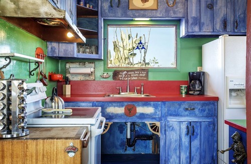 Joshua Tree Cabin | Colorful and Original Cabin with Hot Tub Ideal for Enjoying Joshua Tree, CA