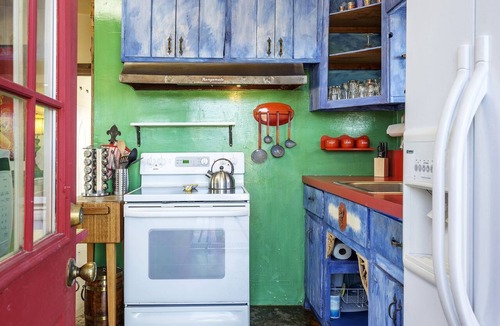 Joshua Tree Cabin | Colorful and Original Cabin with Hot Tub Ideal for Enjoying Joshua Tree, CA