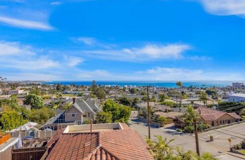 Ventura House | Combo Homes Ocean Views Patios Walk 2 Downtown