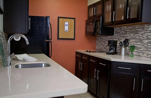 San Bruno Hotel | Comfort and Convenience! Free Onsite Parking, Pets Allowed, Free Breakfast