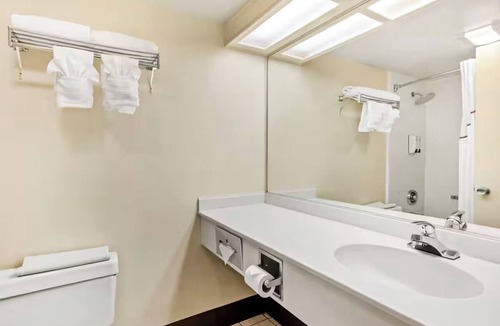 Yuba City Hotel | Comfort and Value Stay | Pet-friendly Room + Free Breakfast & Parking