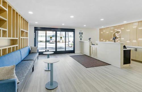 Midway District Hotel | Comfort Inn Sea World Area