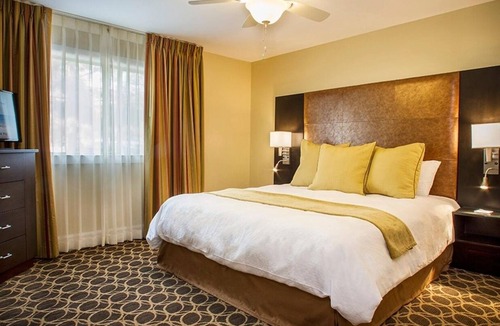 Corte Madera Hotel | Comfortable 1BR Suite | Kitchen | Outdoor Pool | Free Parking | BBQ Area