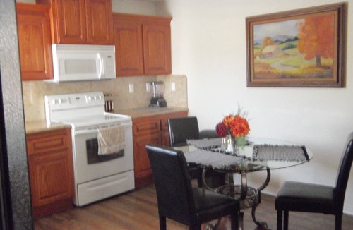 Norco House | Comfortable 2-bedroom Mid-term rental with AC in friendly Norco neighborhood