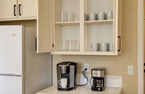 Sovana House | Comfy 4BR Farmhouse Open Kitchen BBQ Pet Friendly Great Location-30 days minimum