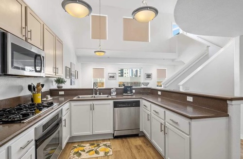 Downtown San Diego Condo | Condo with Soaring Ceilings in Hip Little Italy