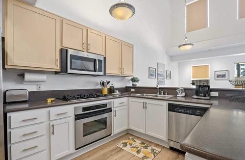 Downtown San Diego Condo | Condo with Soaring Ceilings in Hip Little Italy