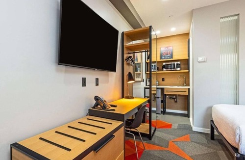 Cow Hollow Apartment | Connect to the energy and excitement!