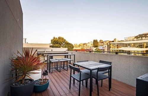Cow Hollow Apartment | Connect to the energy and excitement!