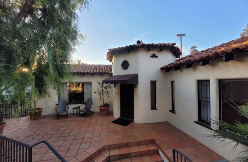 Ventura House | Cool 1920's Spanish House minutes from the beach!