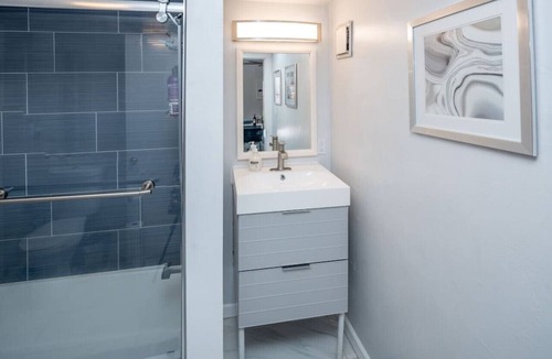 Carlson Park Apartment | Cool Venice Beach 2 Bedroom