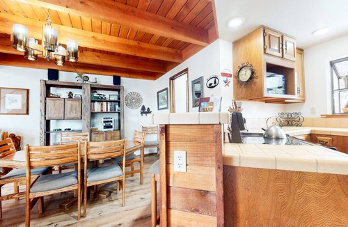 Mammoth Lakes Condo | Corner Large Unit. Washer/Dryer. Great Complex Amenities, Near Kids Park