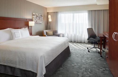 Kingston Hotel | Courtyard by Marriott Kingston Highway 401