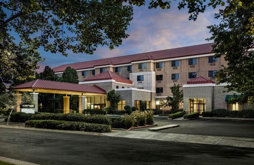 Southeastern Sacramento Hotel | Courtyard by Marriott Sacramento Midtown