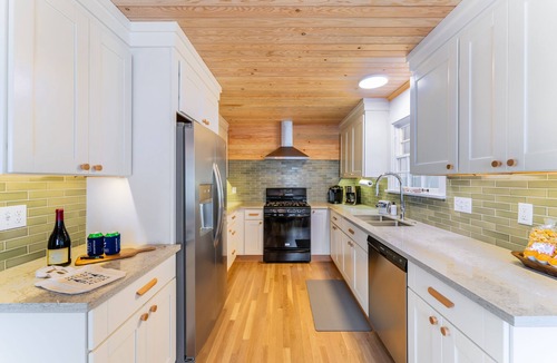 Seaside House | Cove Beach Retreat Fire Pit + Golf Course Nearby | Grey Oak