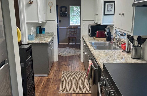 Simi Valley House | Cozy 1-bedroom house in historic Knolls Neighborhood in Simi Vallehy