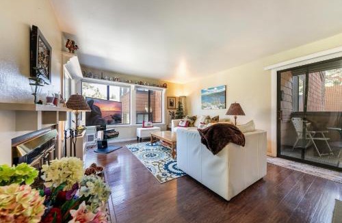 Truckee Apartment | Cozy 1BR Tahoe Donner condo with fireplace, WiFi, balcony, and resort access