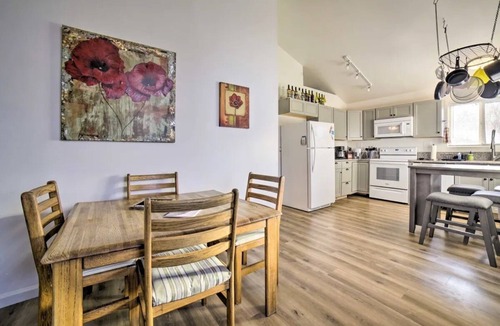 West University House | Cozy 2-bedroom house in Reno near UNR - Sleeps 7