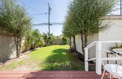 Circle Area House | Cozy 2-bedroom house in charming Long Beach with AC, backyard, laundry, kitchen